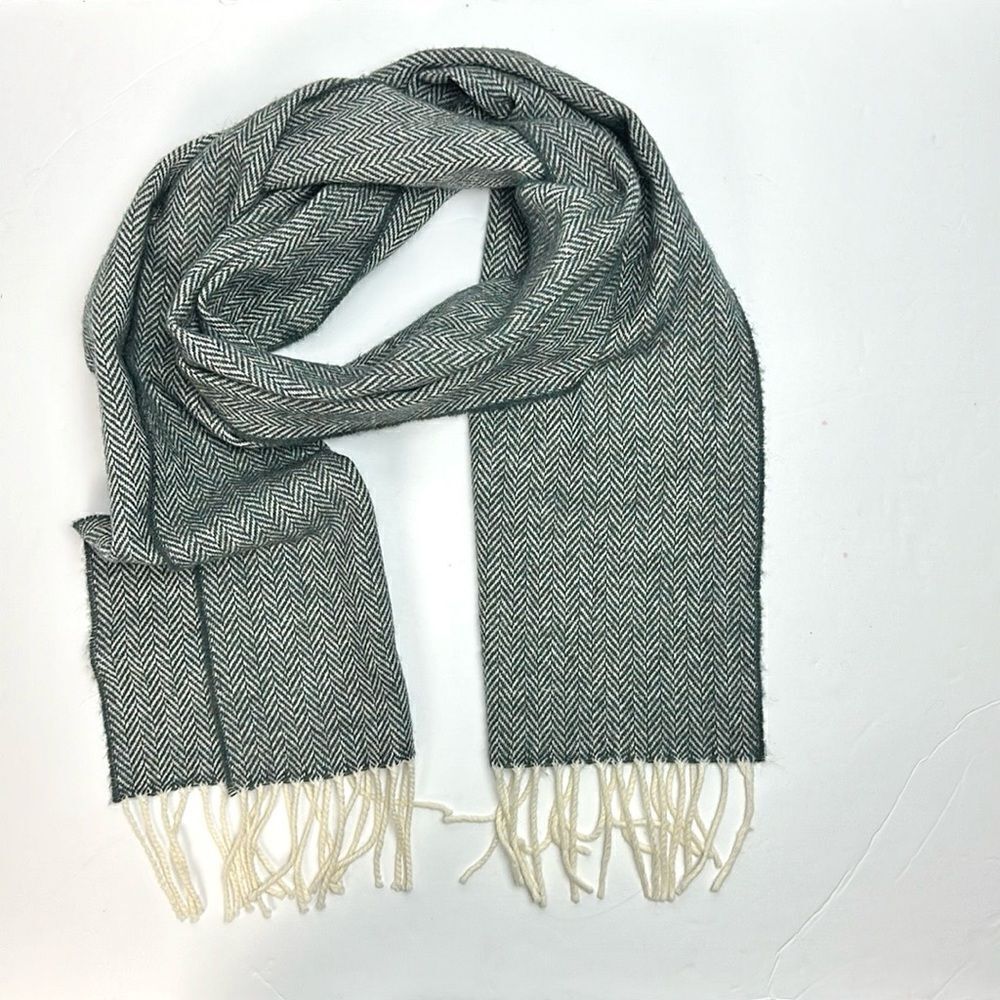 Foxford Lambs Wool Scarf Herringbone Gray White Fringe Ireland Men’s Women’s